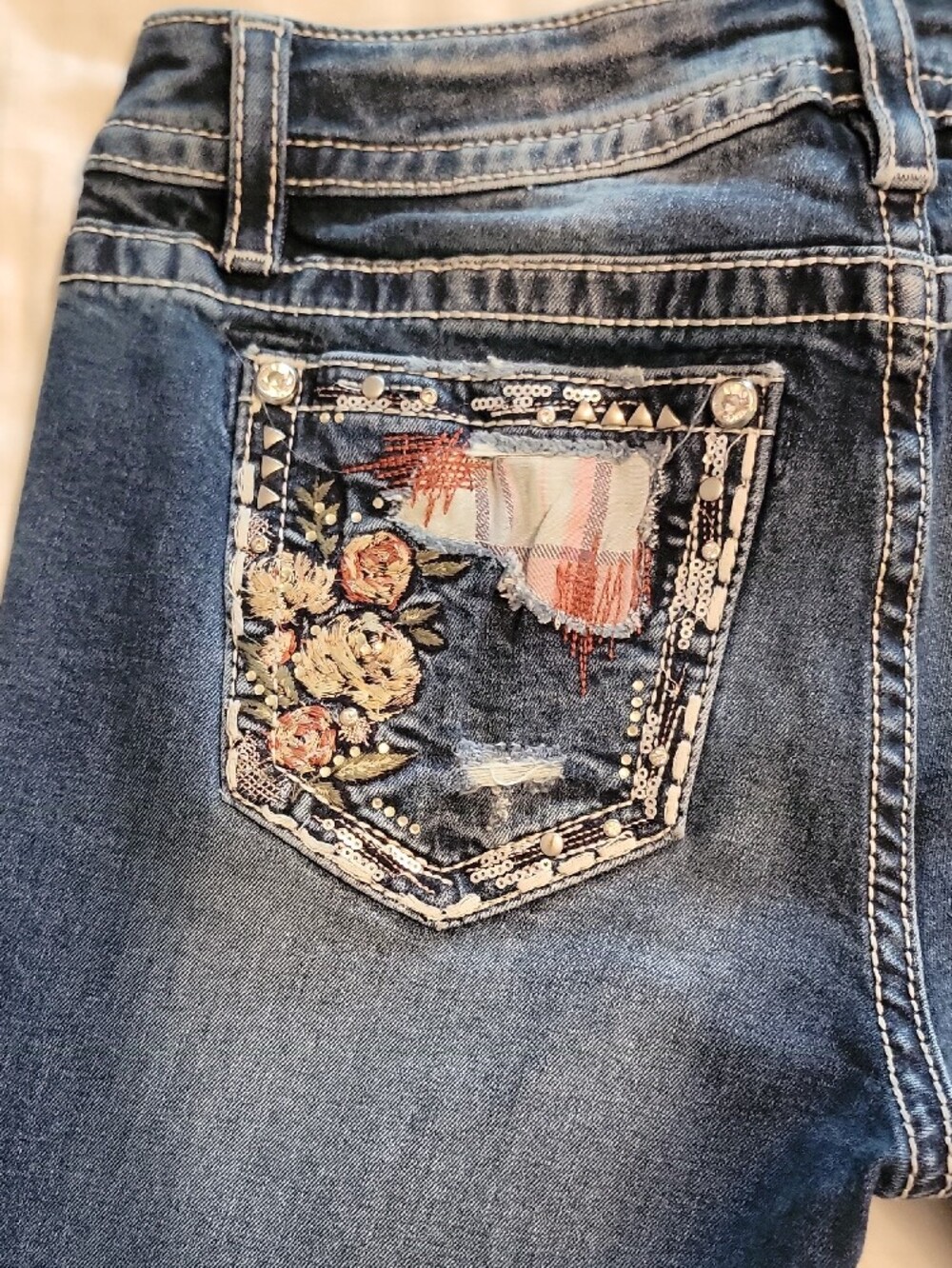 Miss Me Floral & Plaid W/Stone Embellishments Medium Wash Boot Cut Jeans, Sz 30 - Picture 11 of 13